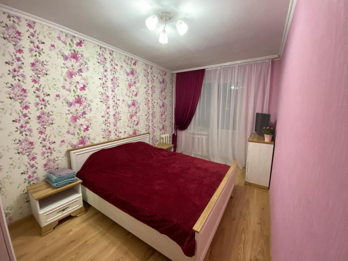 Затишна 2-Х Кімнатна Квартира - Дім Kamianets-Podilskyi Luaran gambar
